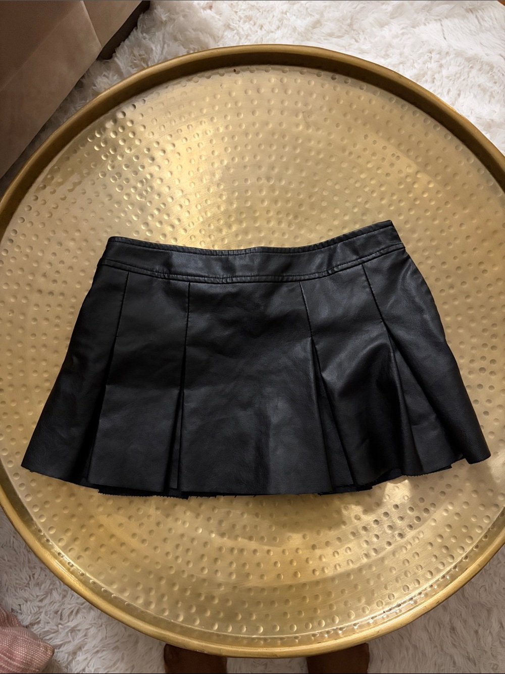 SHEIN Black Faux Leather Pleated Mini Skirt